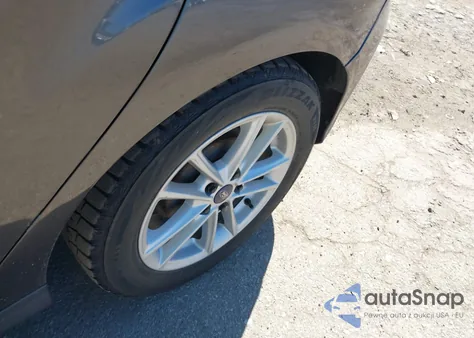 2015 Ford Focus Se z USA, uszkodzony, nr VIN 1FADP3K25FL289354